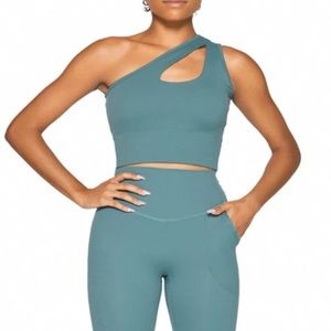 NWOT ILUS Dare Sports Bra